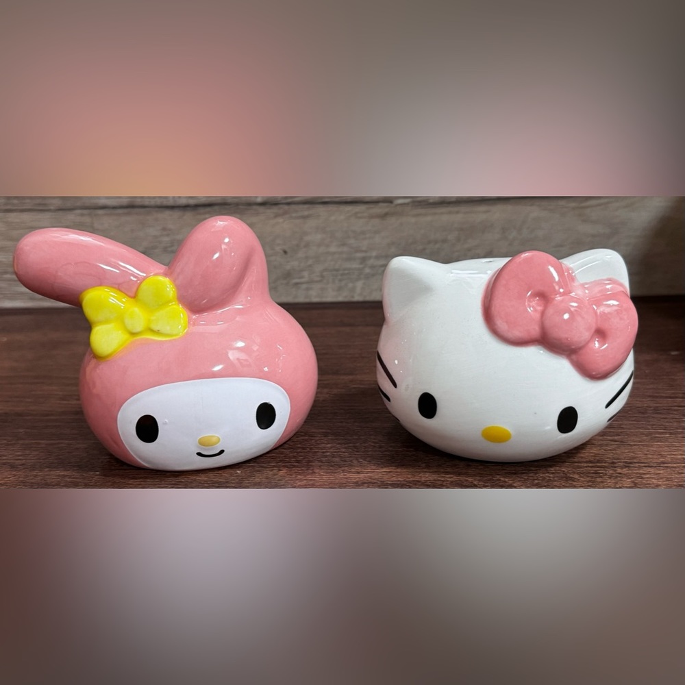 Hello Kitty Ceramic Salt & Pepper Shaker Set - NEW